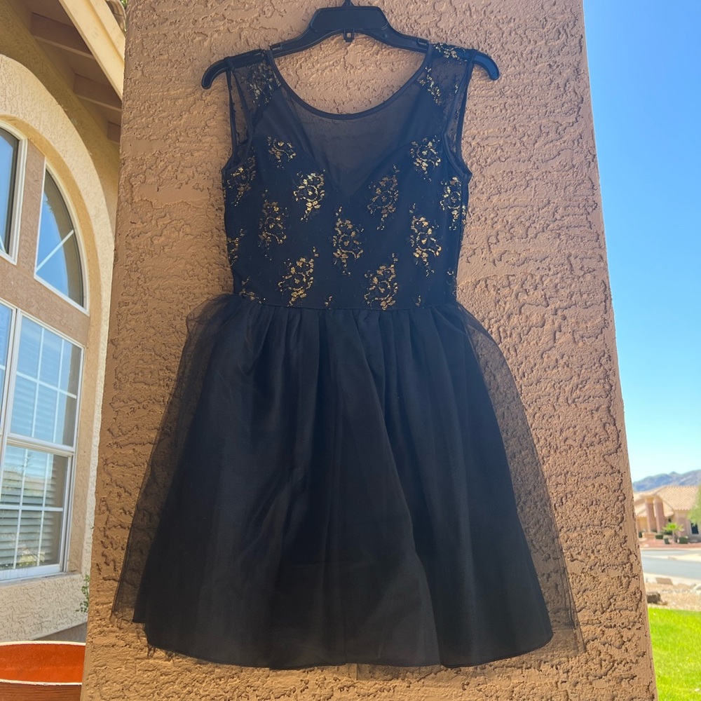 BLACK AND GOLD LACE FORMAL DRESS